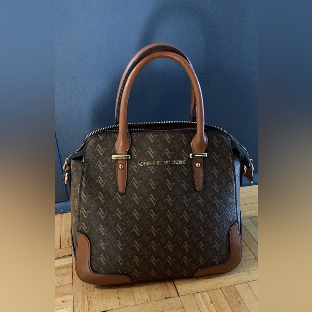 Hand purse Adrienne Vittadini